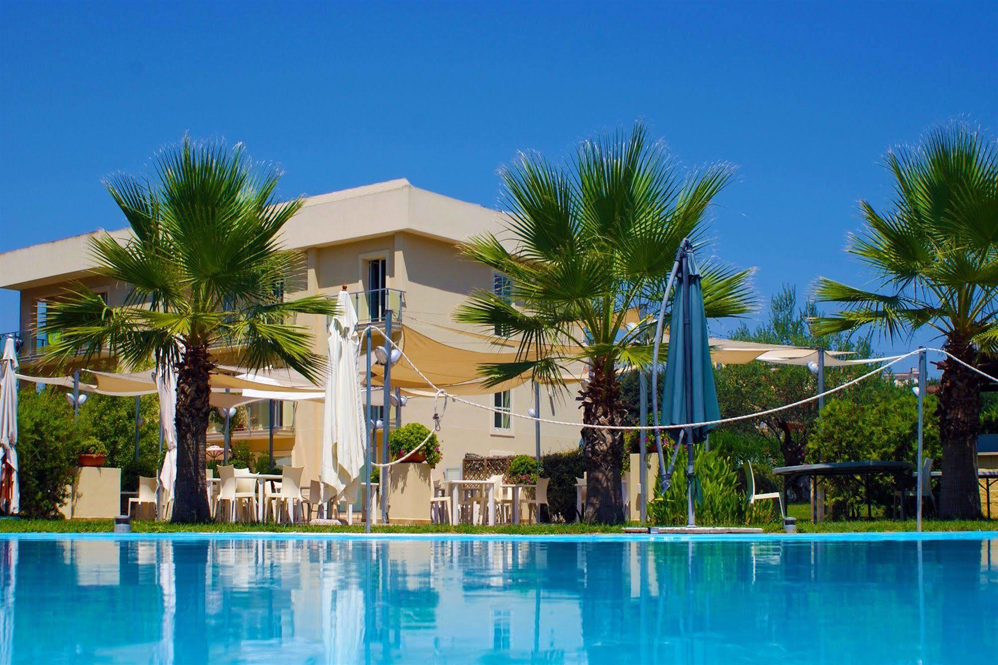 Sant'alphio Palace 4*